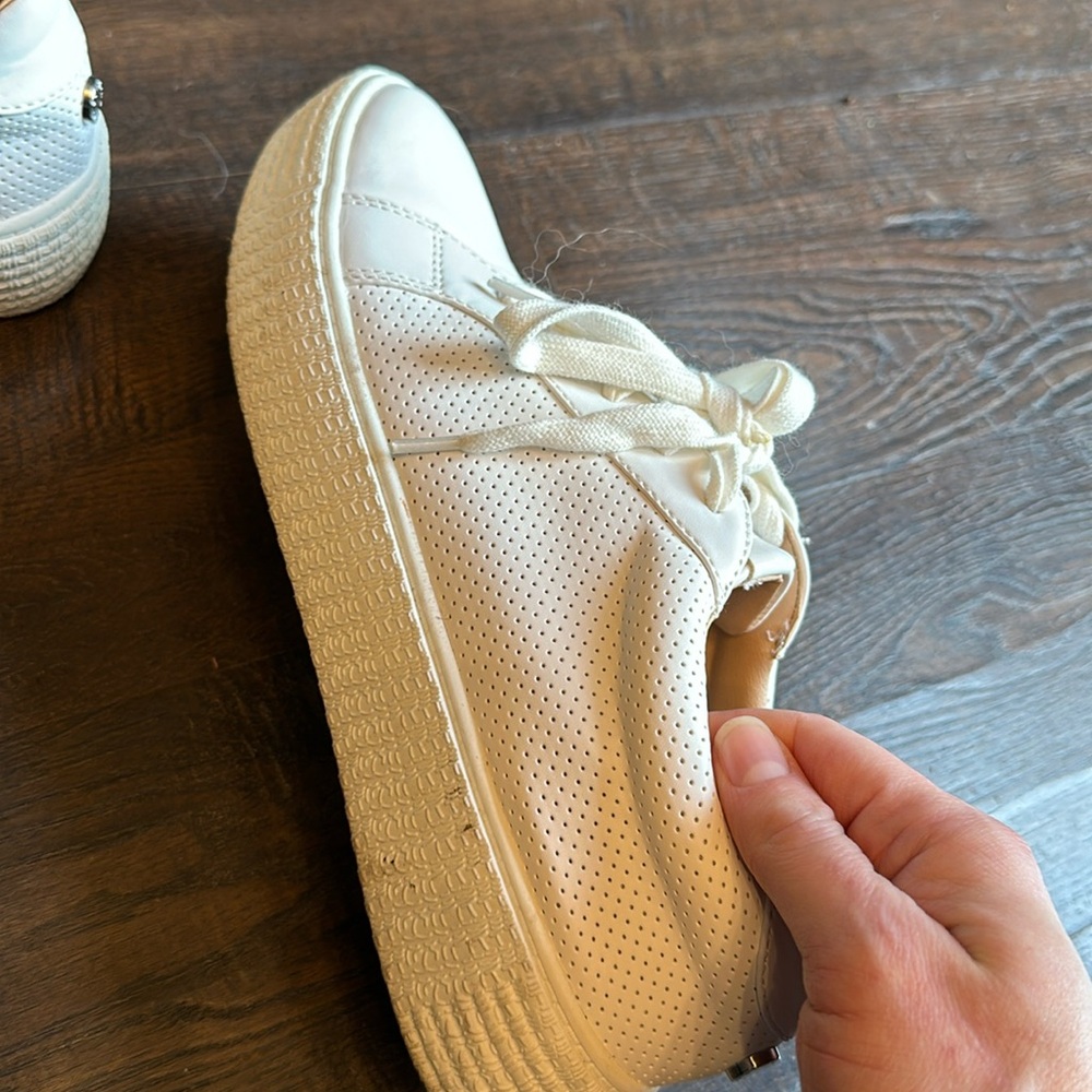 Steve Madden White Toliver sneakers size 9